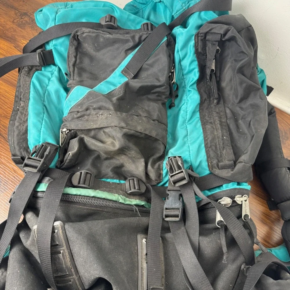 Camp Trails Catskill Hiking Backpack Internal Frame Vintage Teal Black Pack